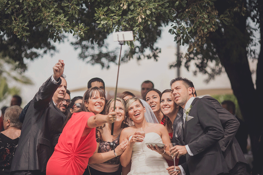 fotos de boda con un palo de selfie